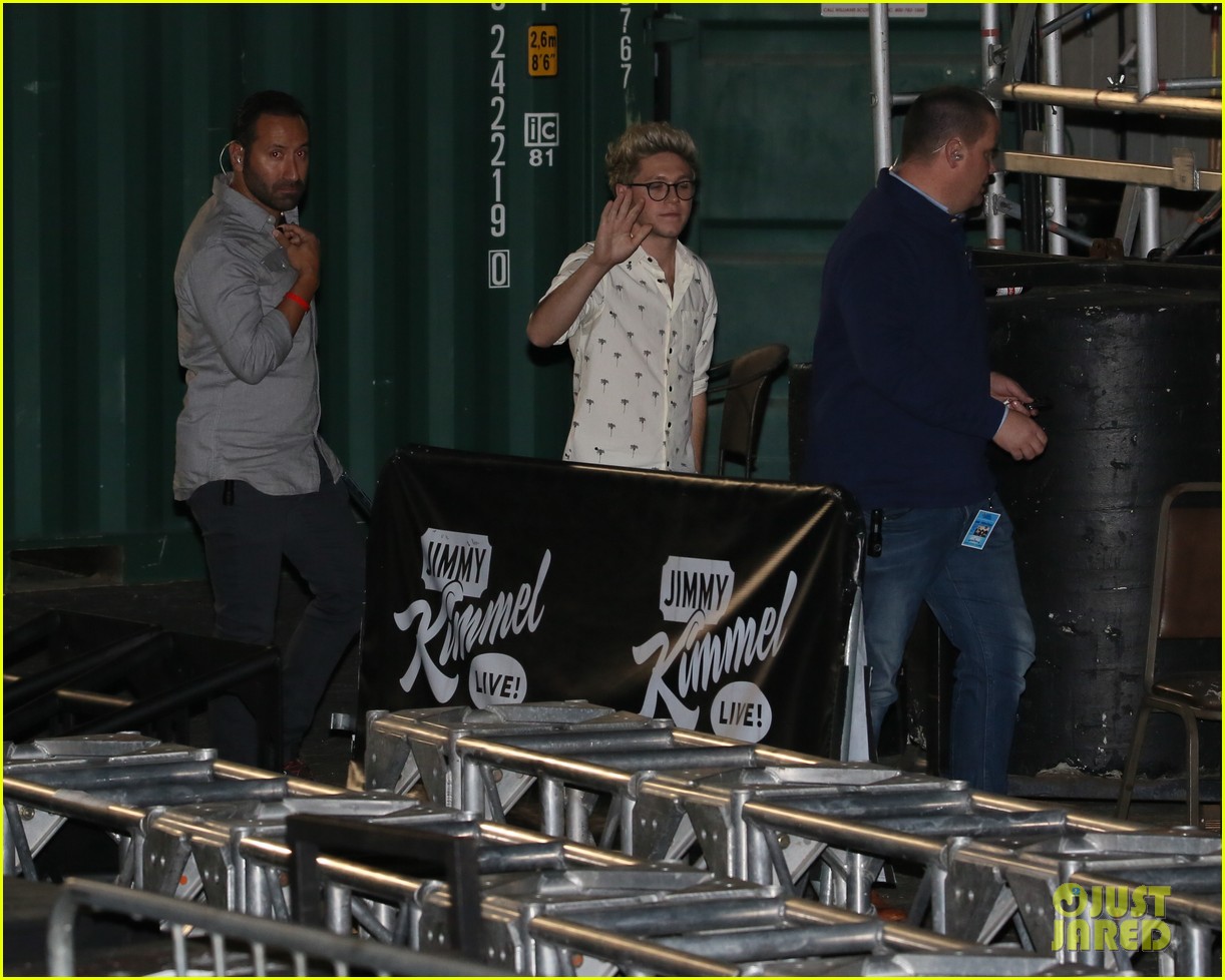 One Direction Prank Calls Amoeba Music on KIIS FM! Photo 3512213