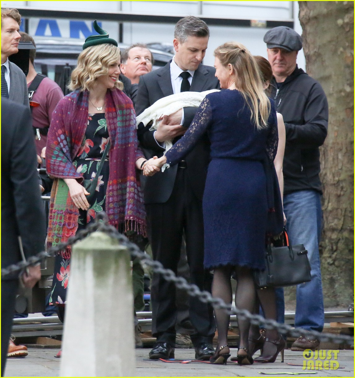 Renee Zellweger & Colin Firth Continue Filming 'Bridget Jones's Baby