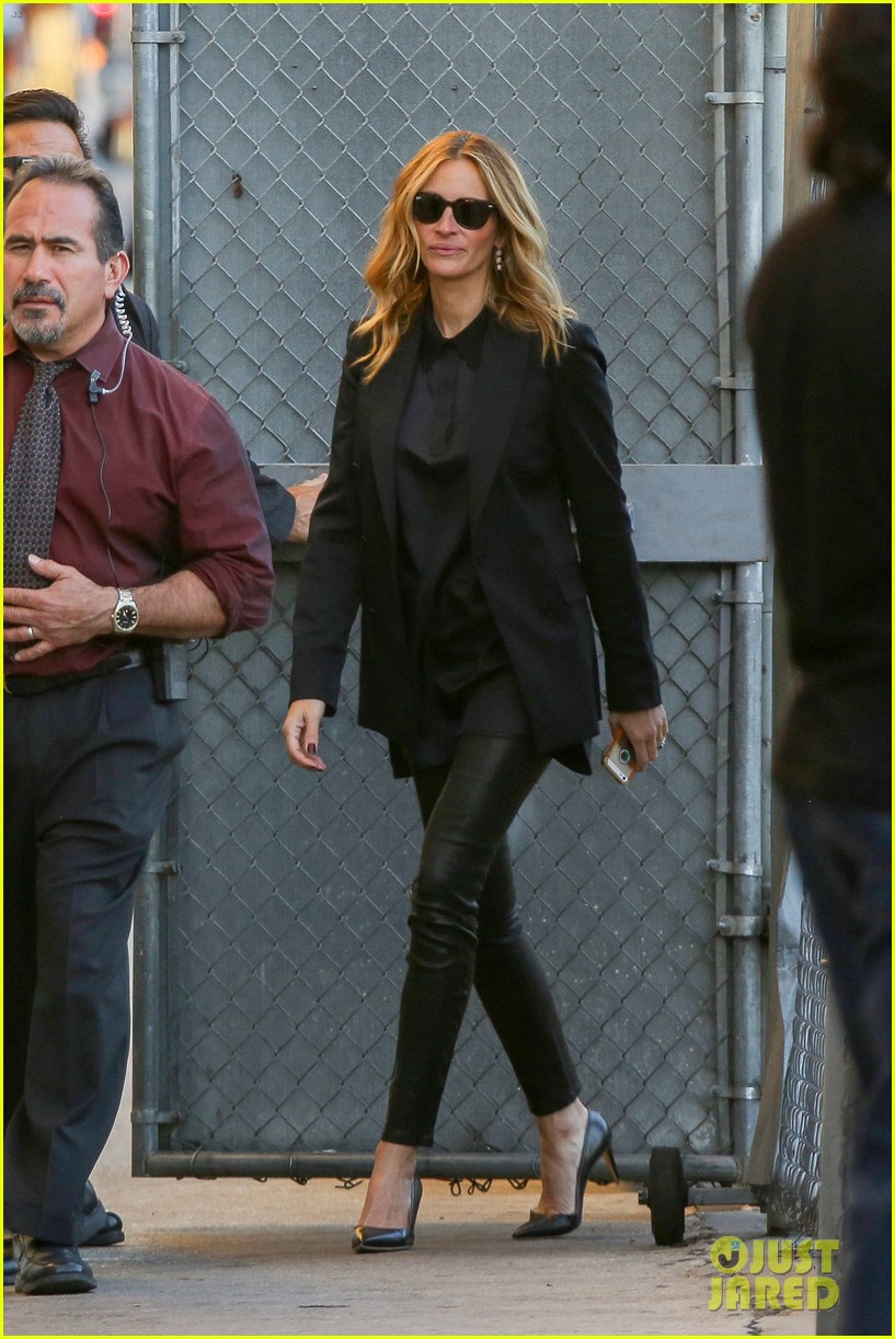 Julia Roberts Meets Nine Other Women Named 'Julia Roberts': Photo