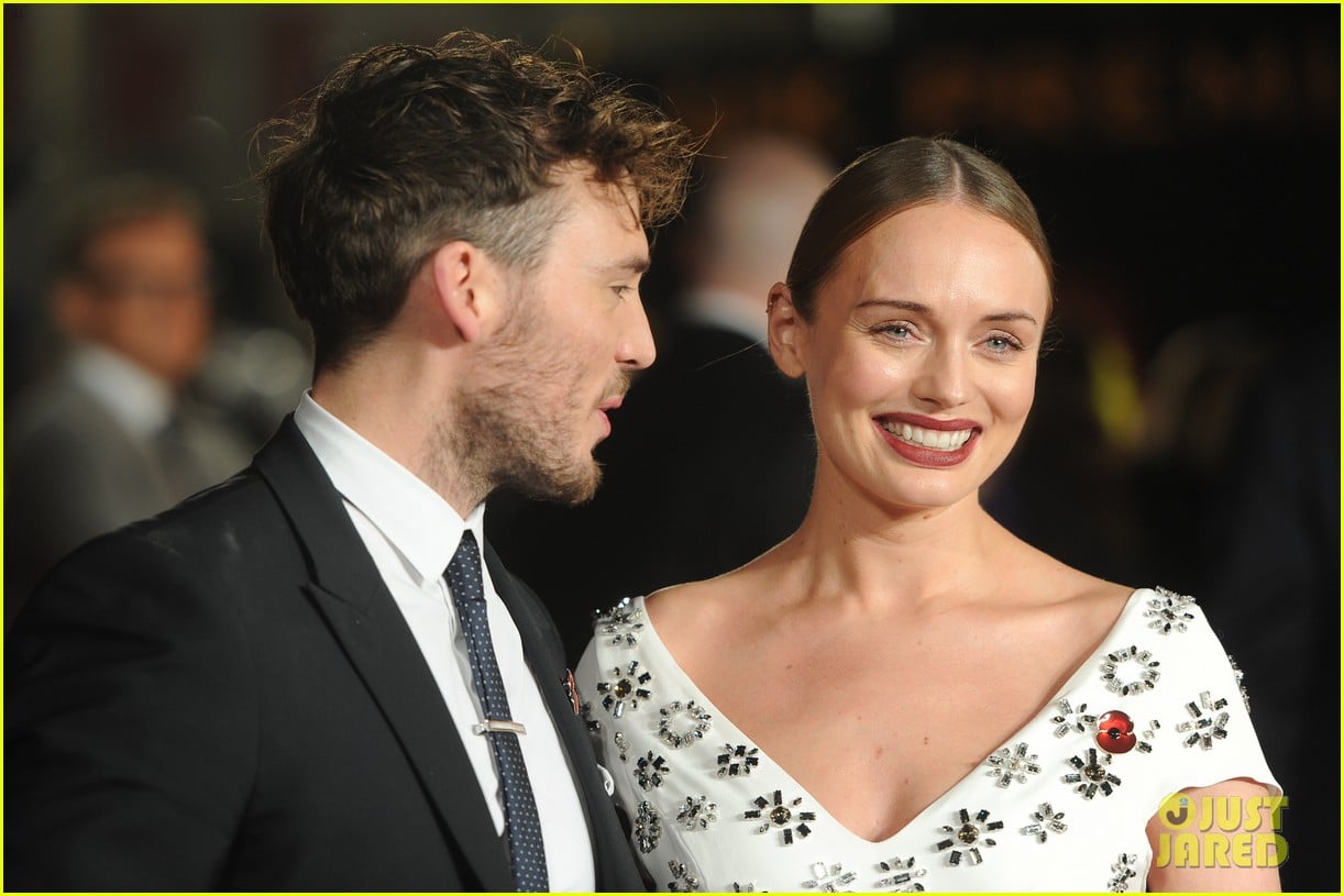Photo sam claflin laura haddock pregnant hunger games premiere 11