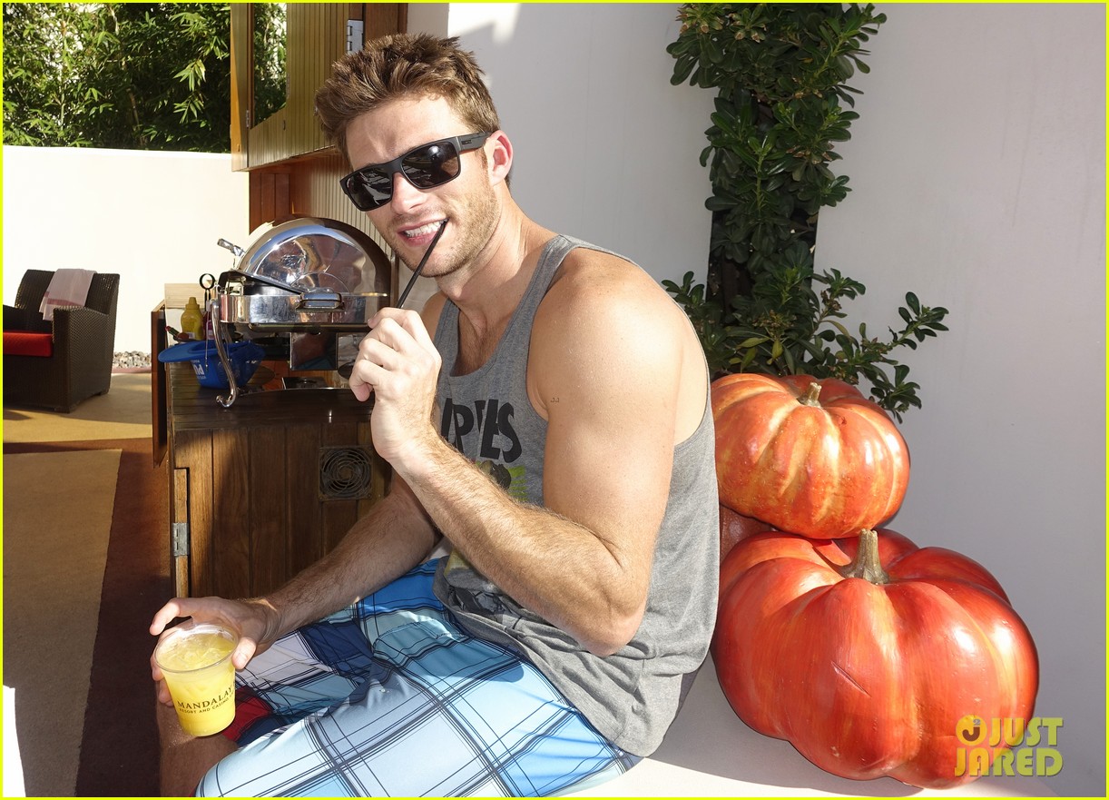 scott eastwood halloween scott eastwood halloween