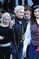 gwen stefani blake shelton thanksgiving apart 02