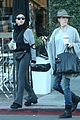 fka twigs grabs coffee with friends in la 12