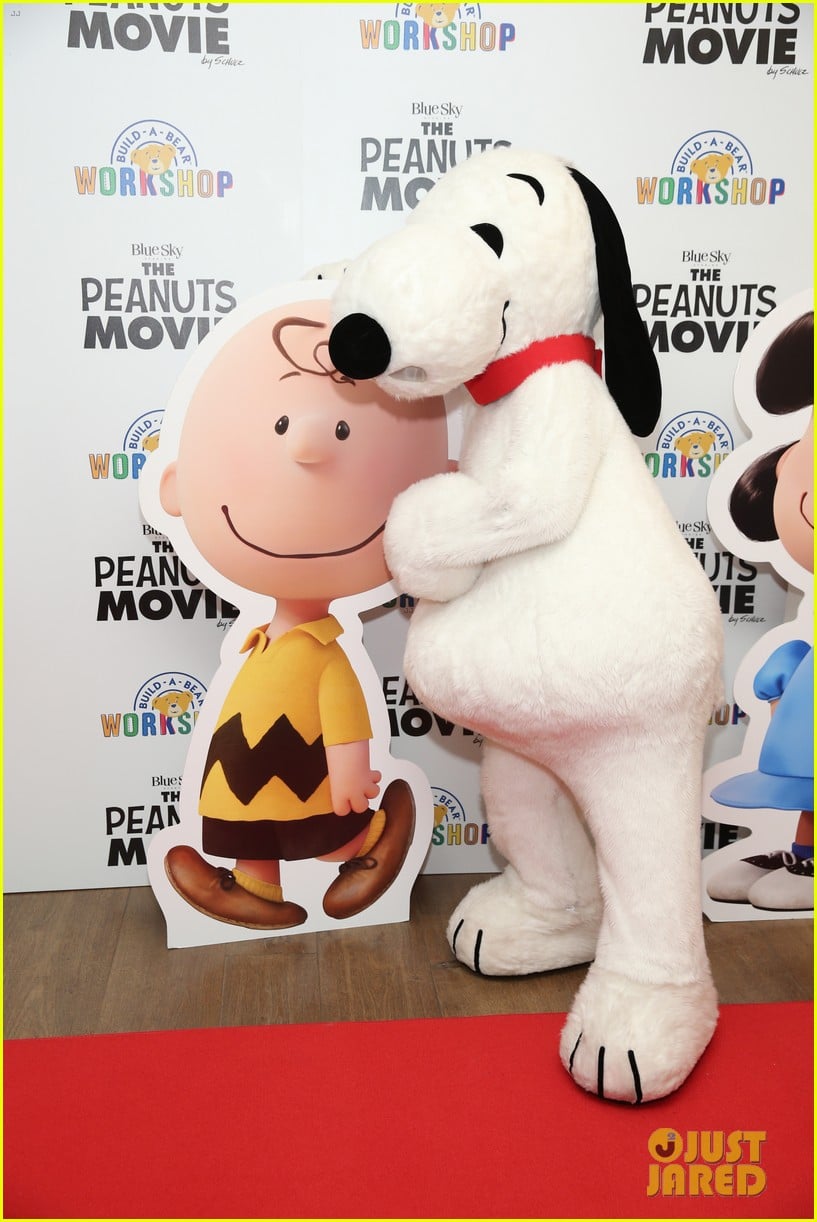 Naomi Watts & Liev Schreiber Bring Their Boys to 'The Peanuts Movie