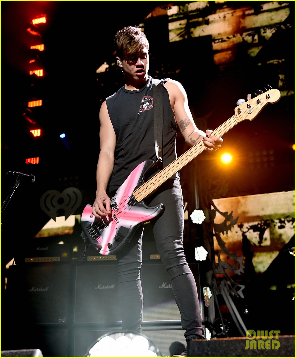 One Direction & 5 Seconds Of Summer Hit Up Jingle Ball Dallas 2015