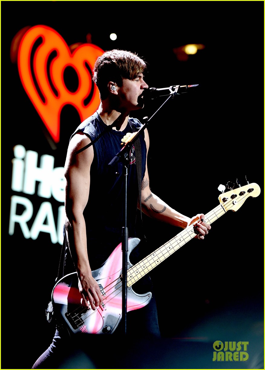 One Direction & 5 Seconds Of Summer Hit Up Jingle Ball Dallas 2015