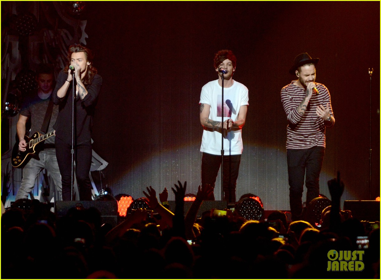 One Direction & 5 Seconds Of Summer Hit Up Jingle Ball Dallas 2015