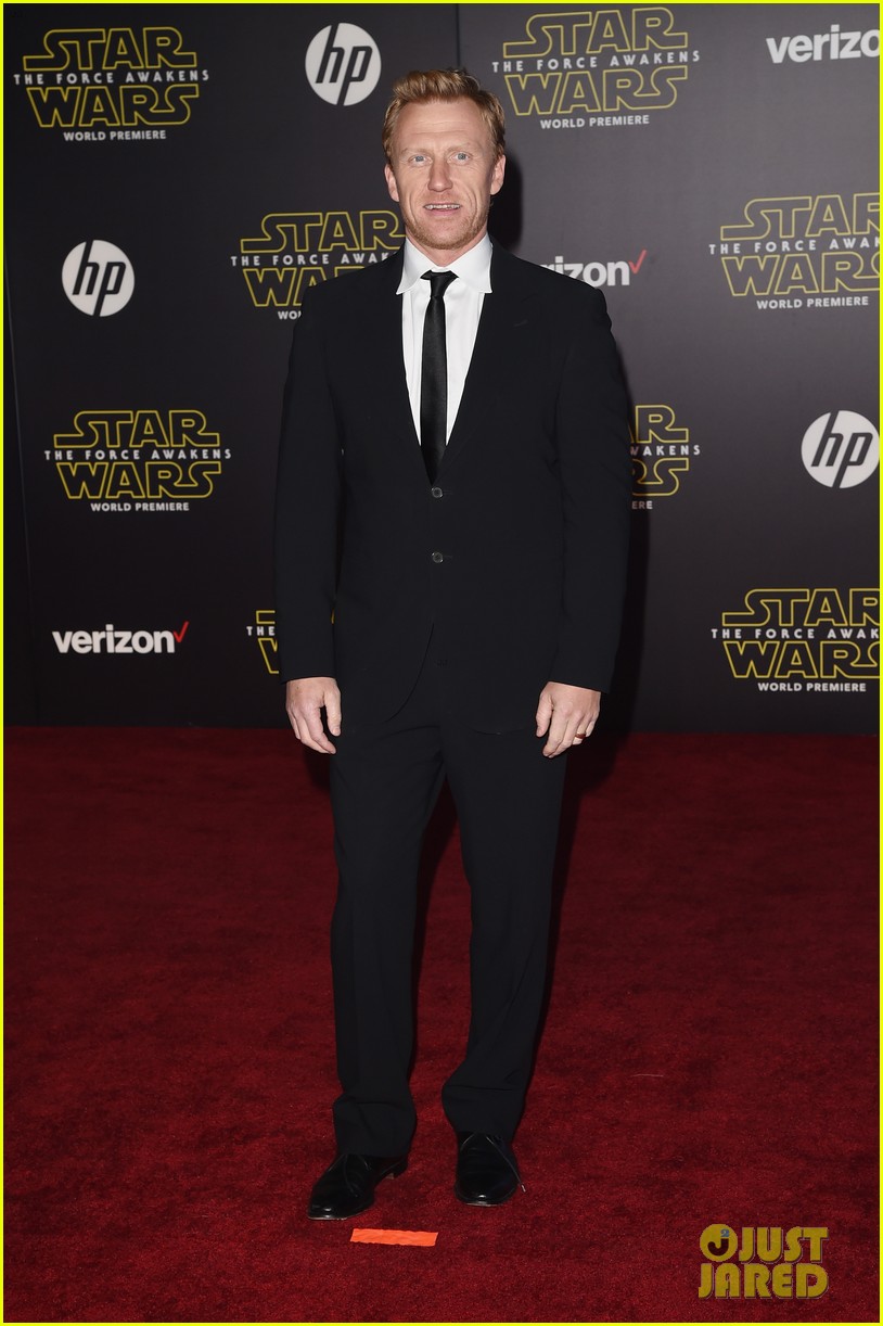 Zach Braff & Donald Faison Reunite at 'Star Wars' Premiere! Photo