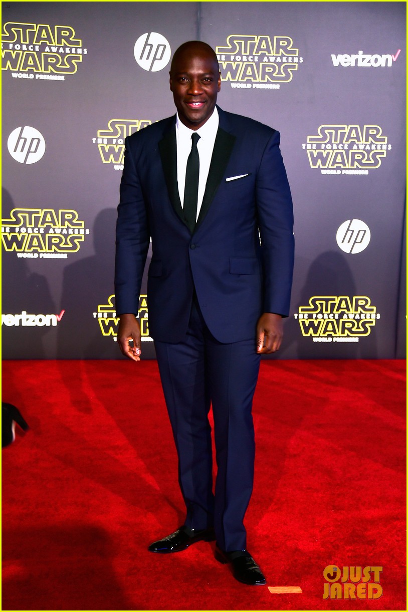 Zach Braff & Donald Faison Reunite at 'Star Wars' Premiere! Photo