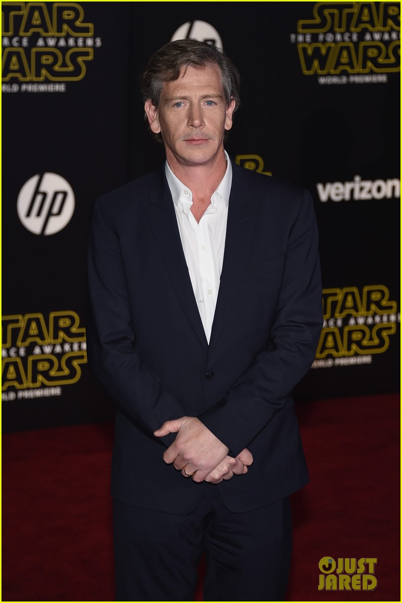 Zach Braff & Donald Faison Reunite at 'Star Wars' Premiere! Photo