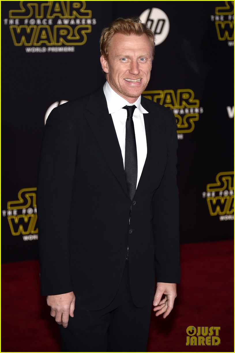 Zach Braff & Donald Faison Reunite at 'Star Wars' Premiere! Photo