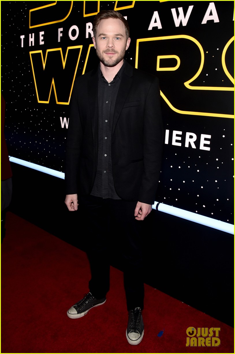 Zach Braff & Donald Faison Reunite at 'Star Wars' Premiere! Photo