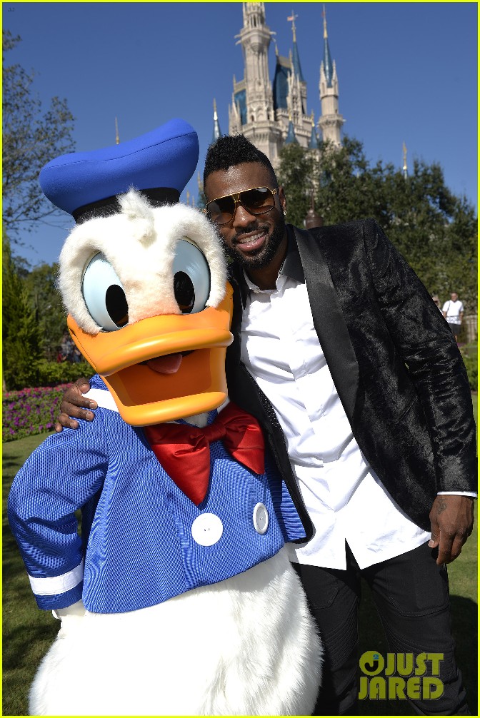 disney-christmas-parade-special-2015-full-performers-lineup-photo