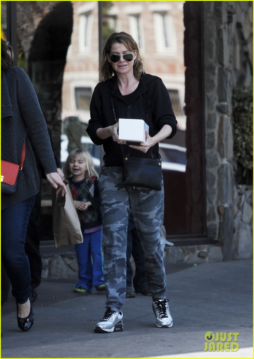 Ellen Pompeo Picks Up Some Last Minute Holiday Groceries Photo 3538752(01)