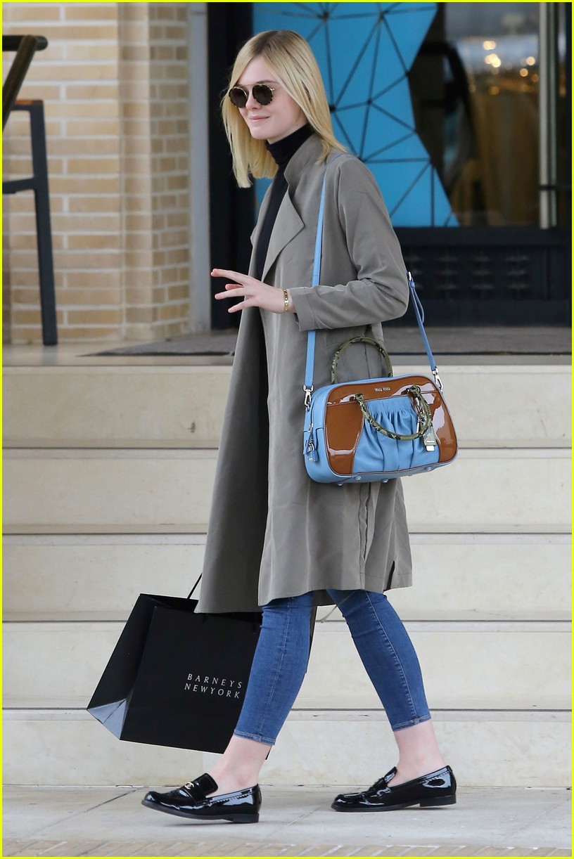Elle Fanning Enjoys Some Christmas Shopping in Beverly Hills: Photo