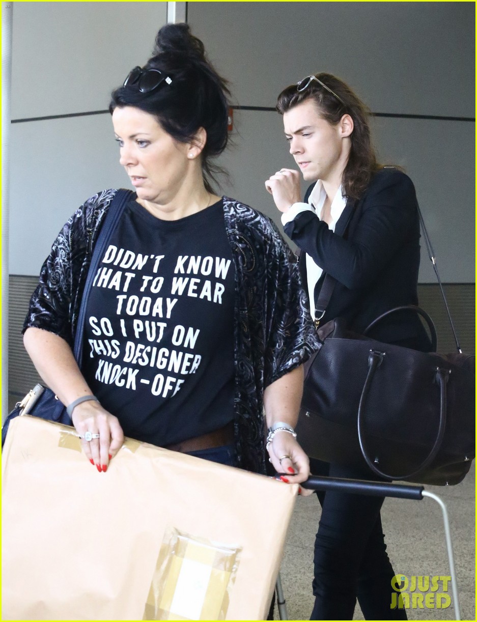 Harry Styles Jets Off to Miami With His Mom After Holidays: Photo