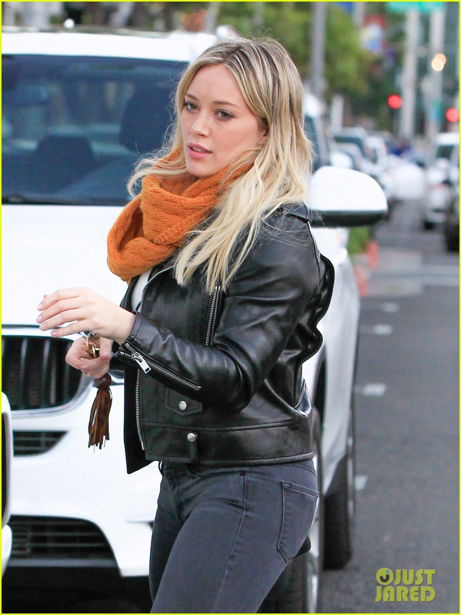 hilary duff and mike reunite over the weekend 243531422
