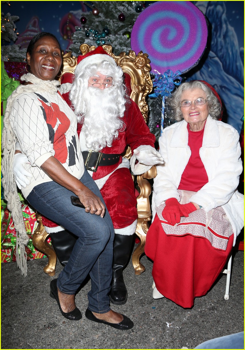 Emmy Rossum & Pharrell Williams Feed Homeless on Christmas Eve Photo