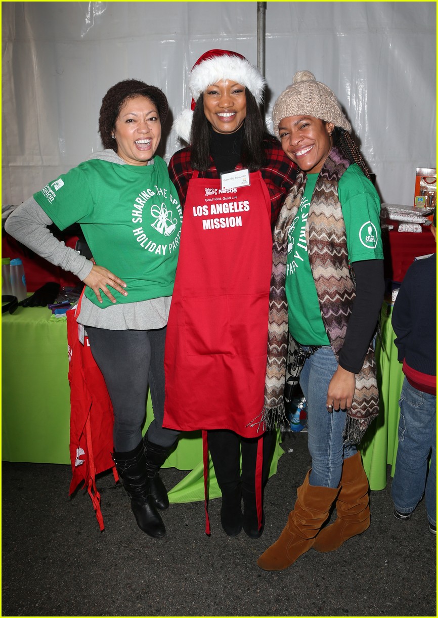 Emmy Rossum & Pharrell Williams Feed Homeless on Christmas Eve Photo