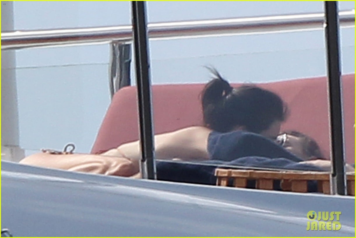 Kendall Jenner & Harry Styles Get Cozy, Flaunt PDA in St. Barts - See t...