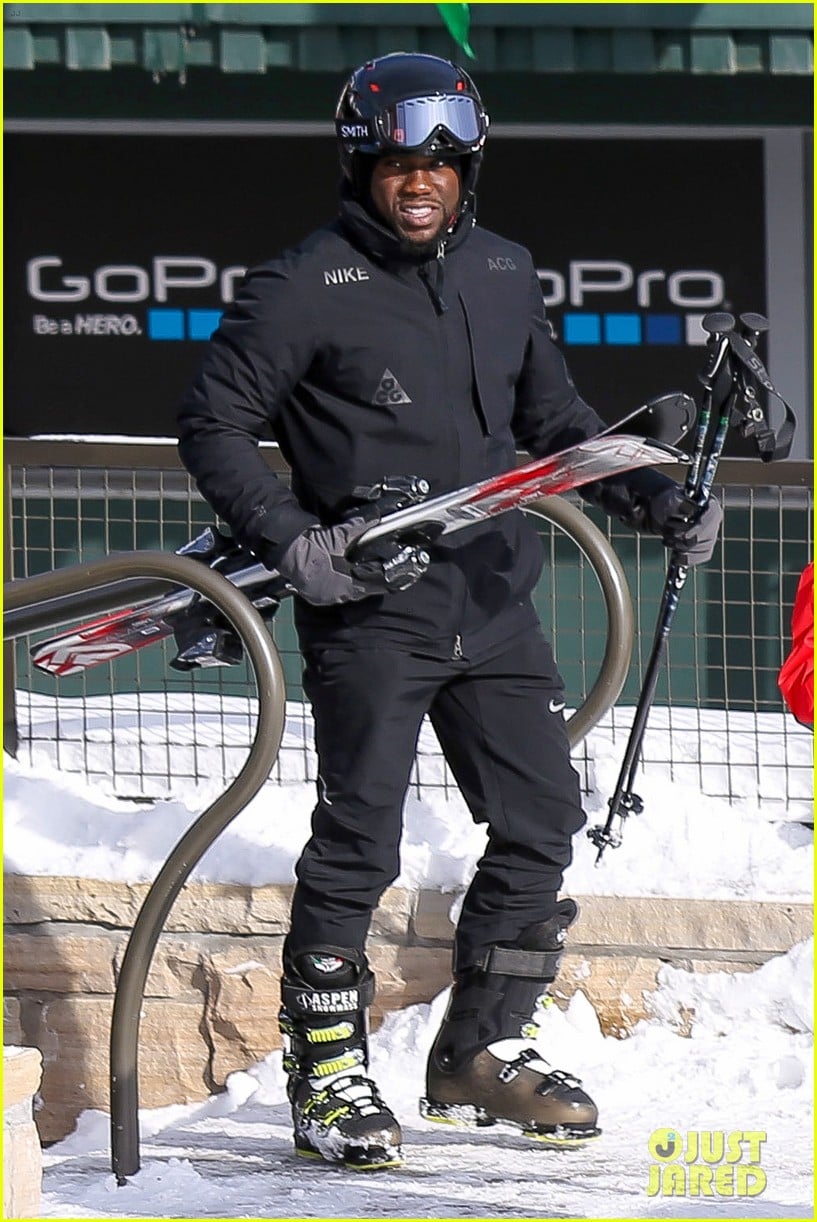 Kevin Hart Heads to Florida After Christmas Skiing in Aspen Photo