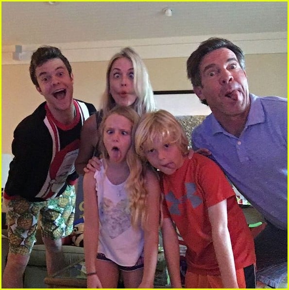 Dennis Quaid Spends Christmas in Hawaii with His Three Kids: Photo
