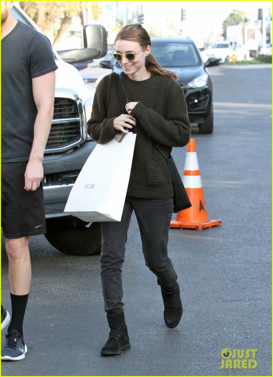 Photo: rooney mara goes x mas shopping with bf in la 02 | Photo 3528572
