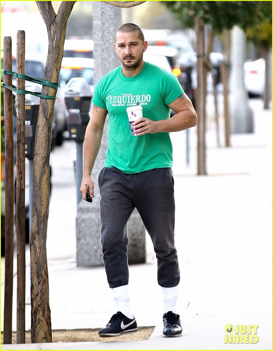 Photo shia labeouf even stevens beans santa elf 03 Photo 3521704