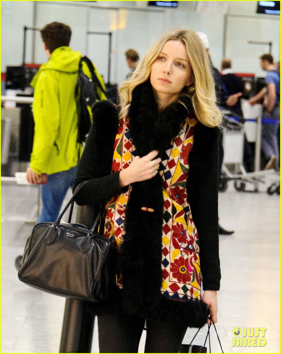 Annabelle Wallis is Suffering From a Bad Case of Jetlag: Photo 3539502