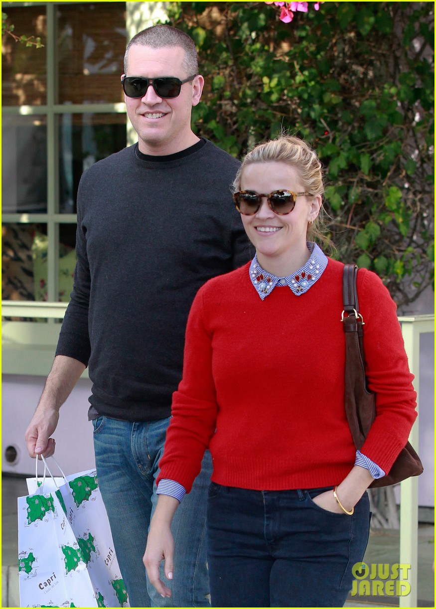 Reese Witherspoon & Jim Toth Have a Holiday Lunch Together Photo