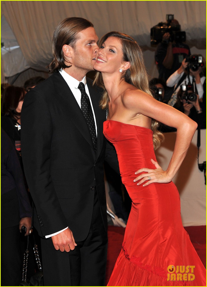 Gisele Bundchen & Tom Brady's Chef Reveals Their Diet Secrets Photo(02)