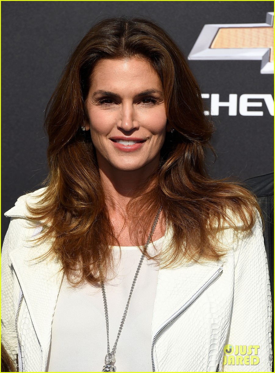 Cindy Crawford Announces She'll Retire From Modeling at 50: Photo