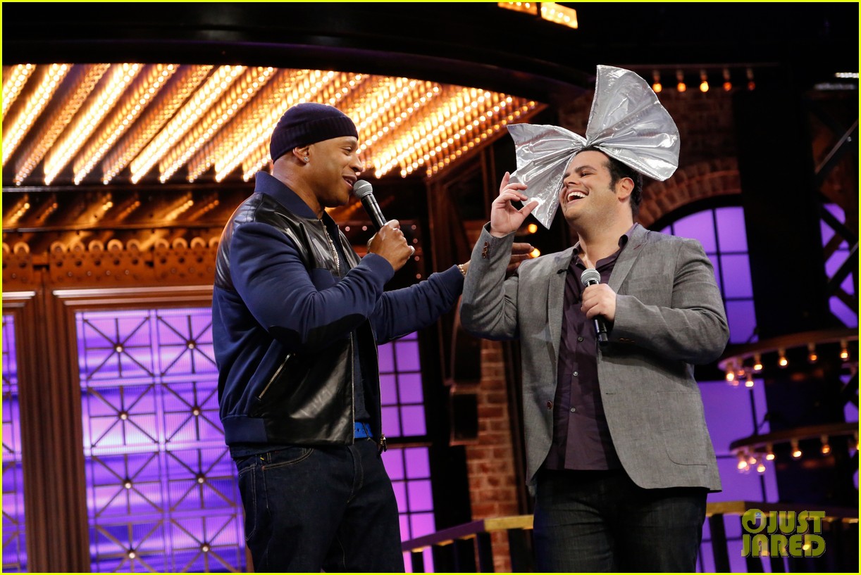 Kaley Cuoco Slays with 'I'm a Slave for You' on 'Lip Sync Battle' Photo 3563109 Josh Gad