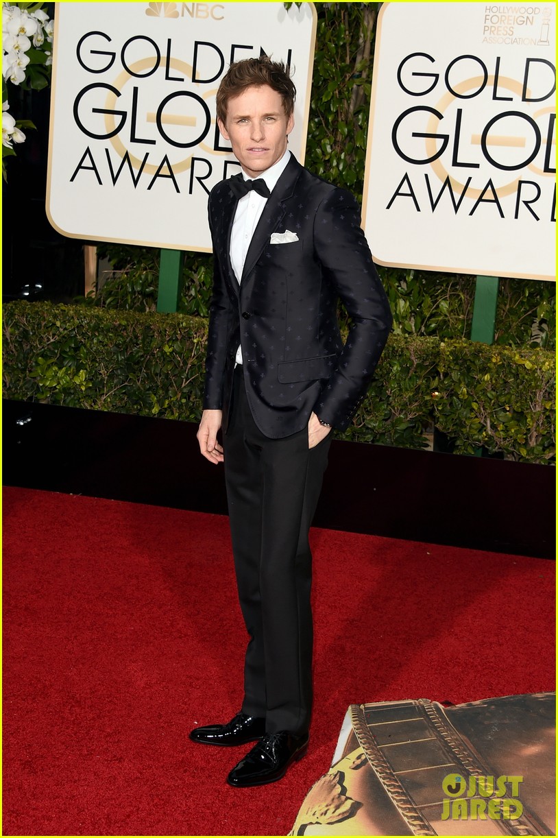 Eddie Redmayne Keeps Close to Pregnant Wife Hannah Bagshawe at Golden