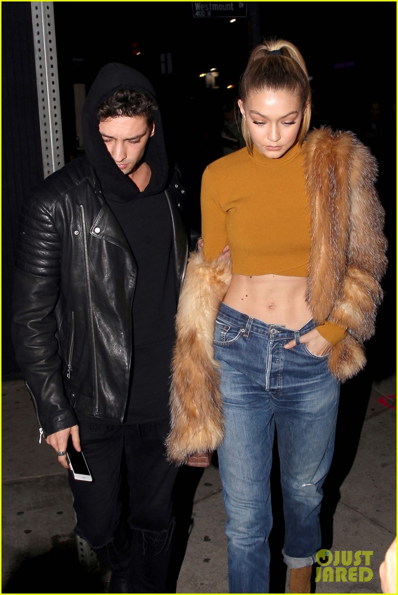 Gigi Hadid & Boyfriend Zayn Malik Exchange Flirty Tweets Over 'Pillowtalk' Photo 3563848