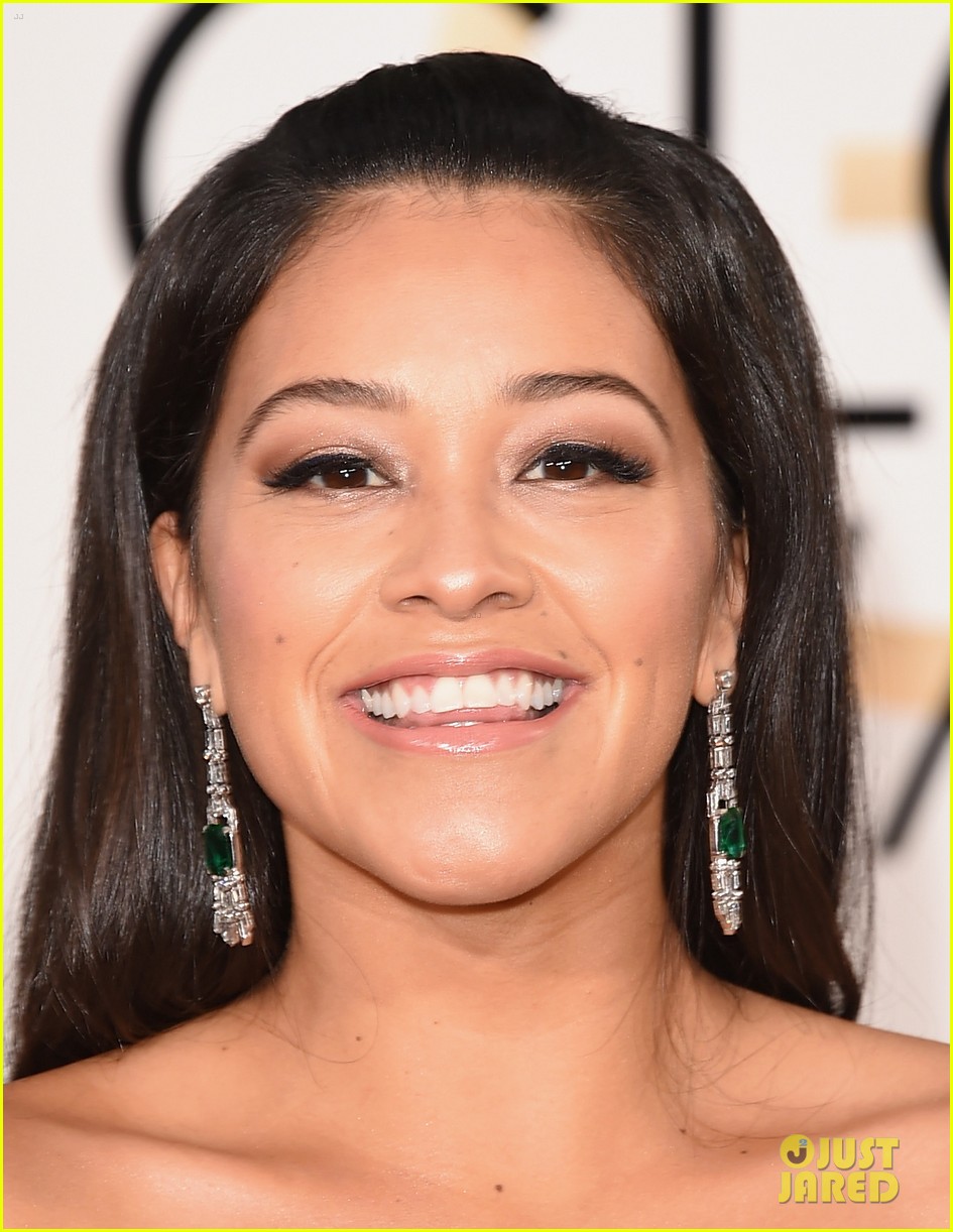 Gina Rodriguez Wows In Gown at Golden Globes 2016 Photo