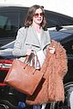 pregnant anne hathaway is on a wellness kick 04