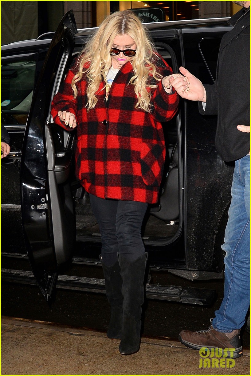 Kesha Steps Out After Court Hearing Gets Rescheduled Photo 3560965