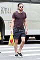kit harington grabs food in brazil with pals 05