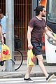 kit harington grabs food in brazil with pals 09