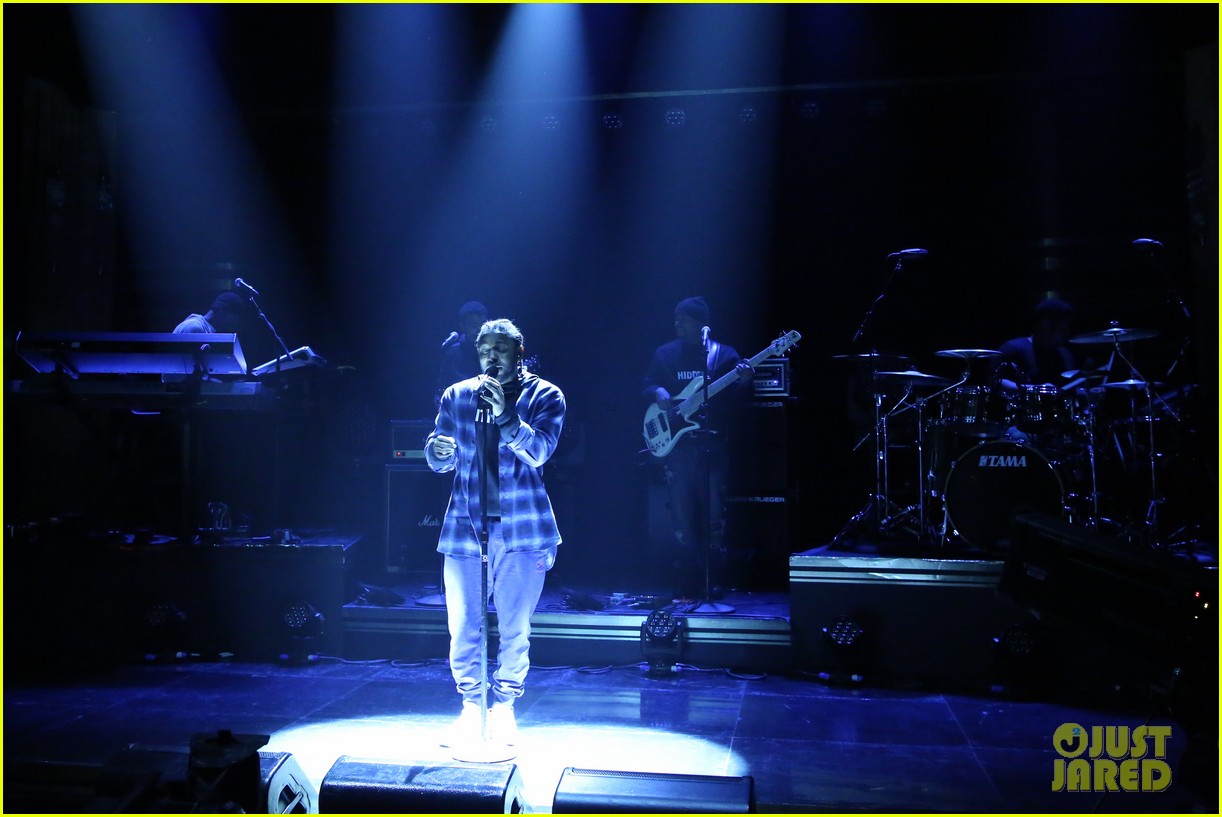 Kendrick Lamar Debuts New Song 'Untitled 2' on 'Tonight Show' - Watch ...