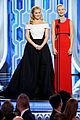 jennifer lawrence amy schumer golden globes video 04