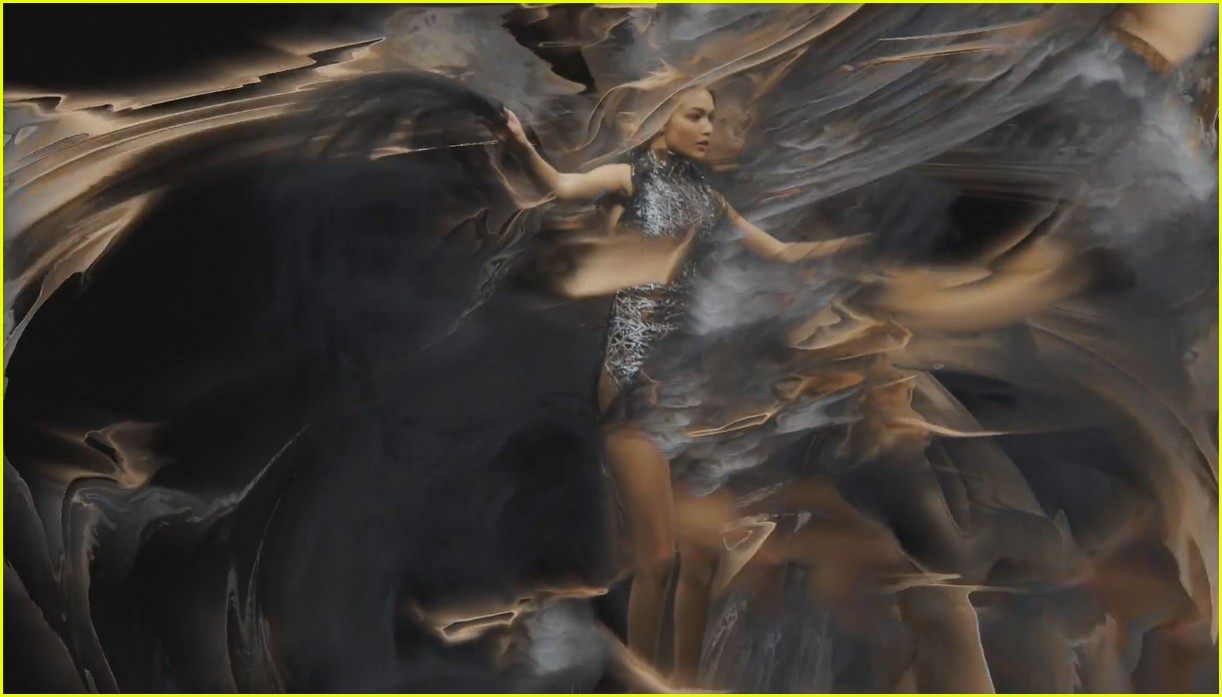 Gigi Hadid Makes Out with Zayn Malik in 'Pillowtalk' Video! Photo 3563008 Music, Music Video