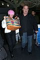 miley cyrus wears ring at airport 09