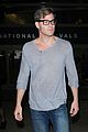 chris pine nerdy glasses lax airport 03