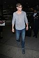 chris pine nerdy glasses lax airport 09