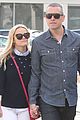 reese witherspoon jim toth hold hands shopping 03