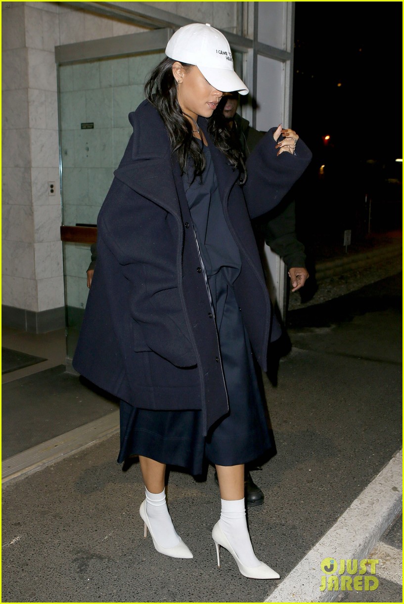 Rihanna Sang a Beyonce Song for First Meeting with L.A. Reid Photo