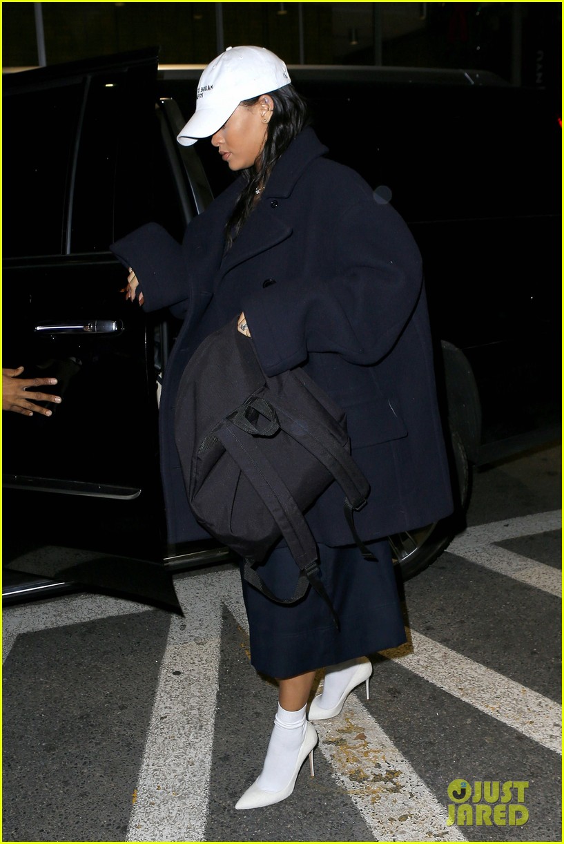 Rihanna Sang a Beyonce Song for First Meeting with L.A. Reid Photo