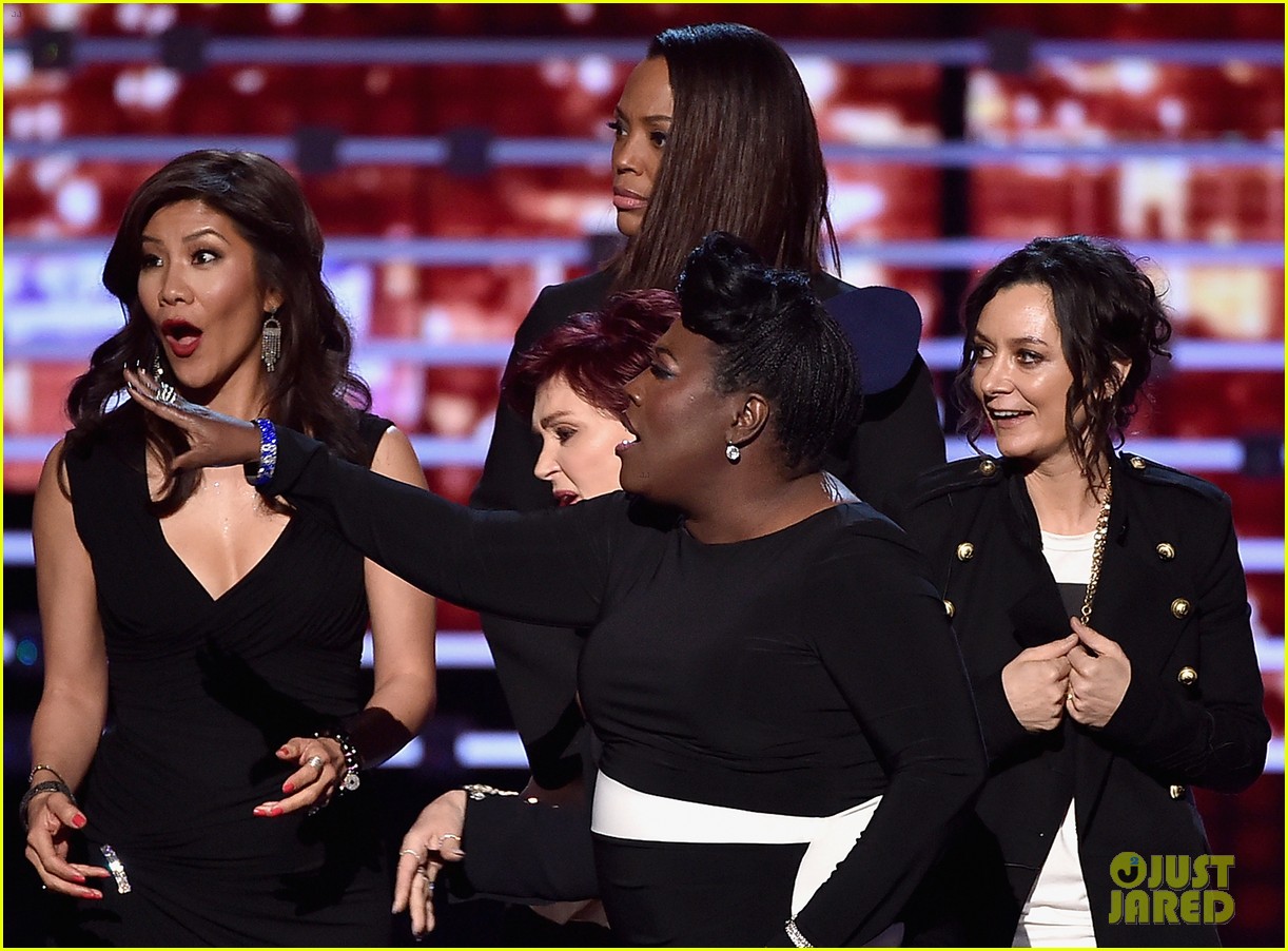 People's Choice Awards 2016 Stage Crasher Also Crashed Kris Jenner's